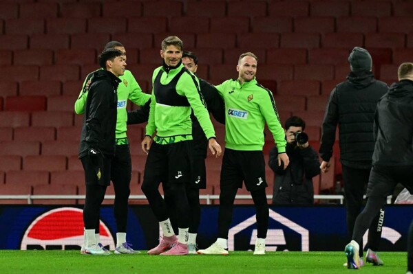 Kazakh Kairat trains in London before facing Arsenal